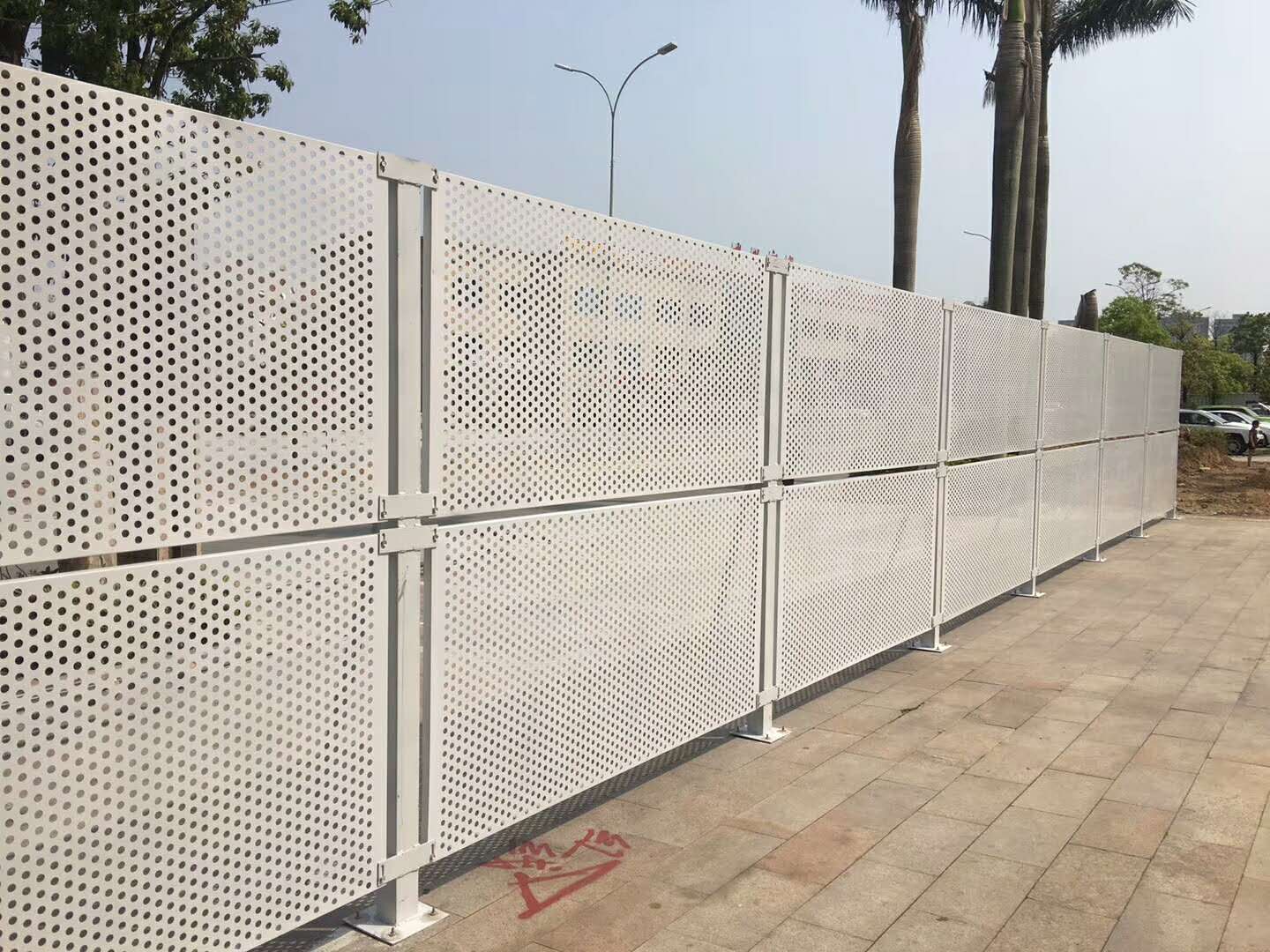 广东惠州金属防风抑尘网冲孔板围栏铁皮工地围挡厂