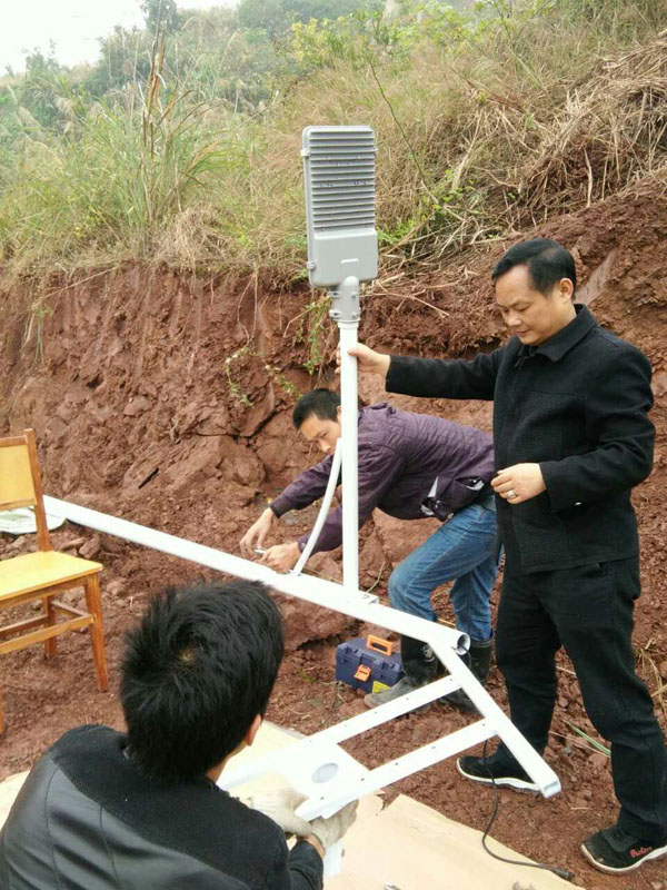 湖北咸宁通山县-6米太阳能路灯价格一盏一般多少钱