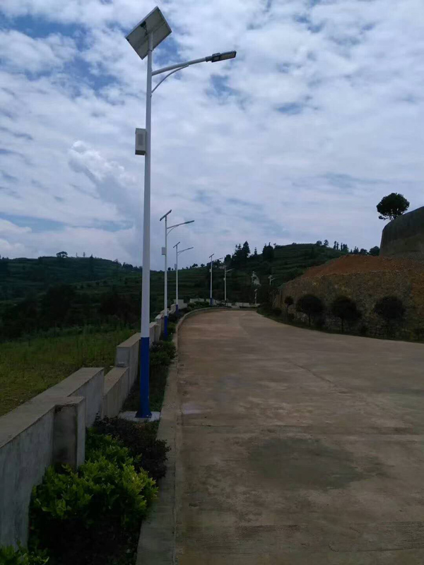 桂林资源县太阳能路灯价格6米7米新品样村村通信息