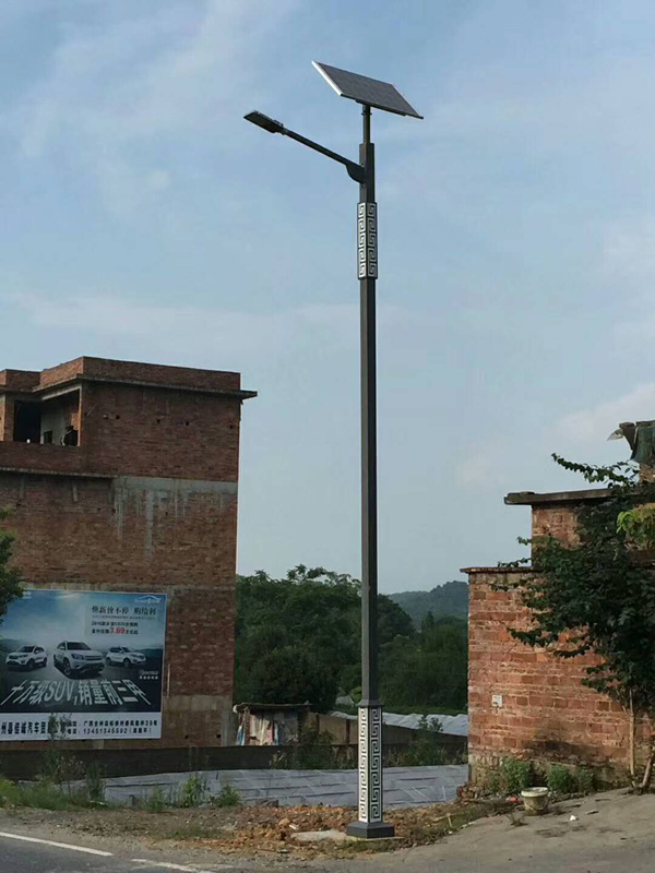迪庆德钦县6米路灯价格led太阳能性能