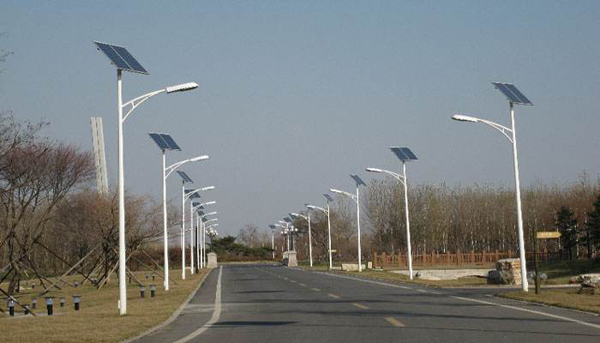 辽宁省阜新6米7米8米锂电太阳能路灯供应