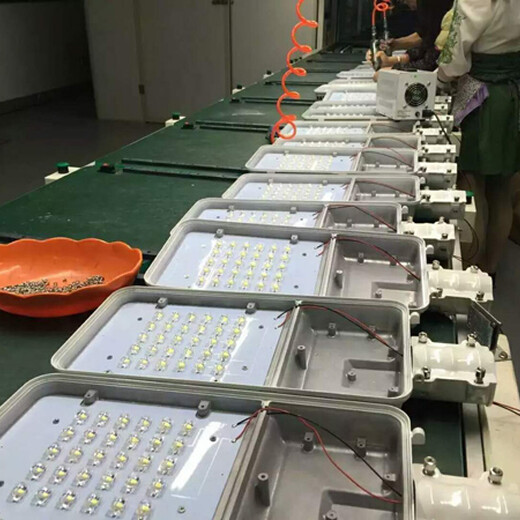 阿坝太阳能路灯厂家/6米30瓦路灯制造价多少钱