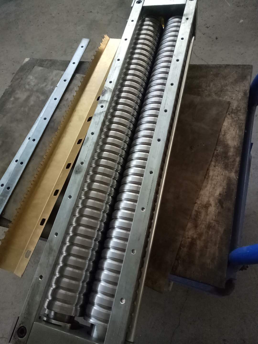 冠美机械生产各种型号不锈钢网带不锈钢方便面刀