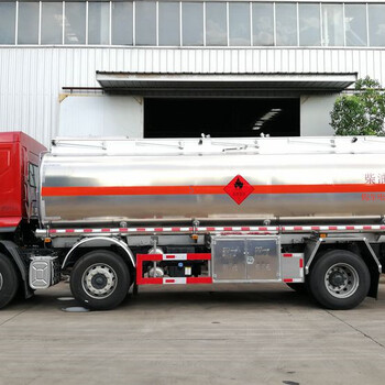 广东潮州18吨铝合金运油车厂家柳汽小三轴油罐车