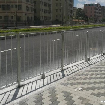 深圳城市道路中央隔离护栏，甲型锌钢护栏，公路护栏，深标护栏