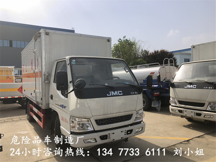 东风天锦6.2米危险废弃物品厢式运输车价格