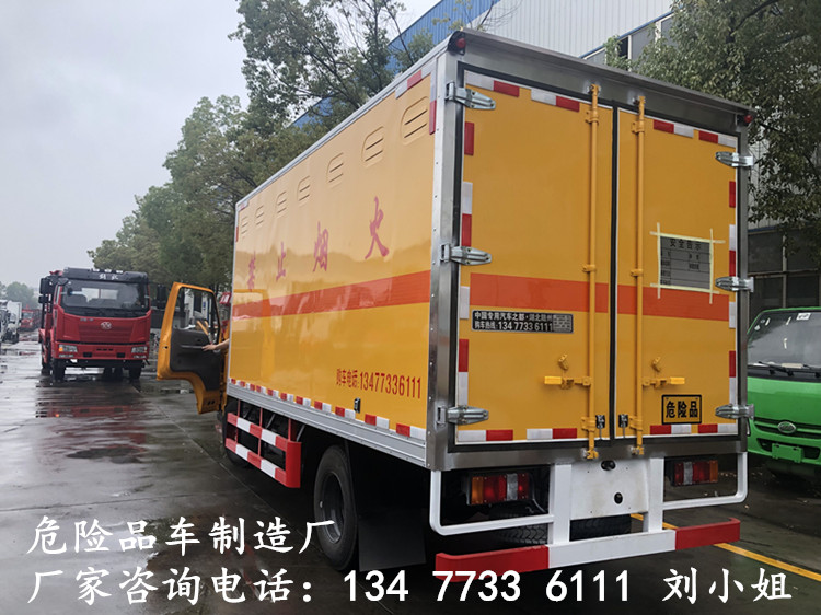 国六新规东风9.5米腐蚀性物品厢式运输车电话
