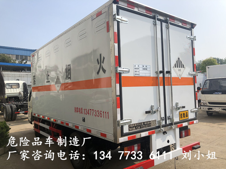 国六新规9.5米仓栅式危险品运输车生产厂家地址