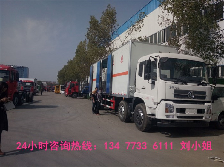 国六新规3.3米仓栅式危险品运输车生产厂家地址