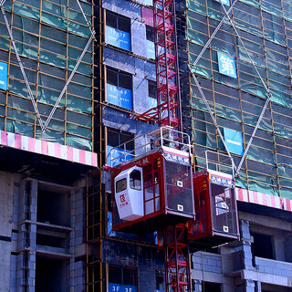 双笼载重垂直运输设备电梯变频施工升降机图片1