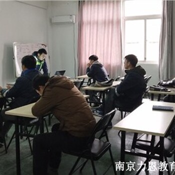 走进南京力恩教育焊接机器人培训工业自动化培训