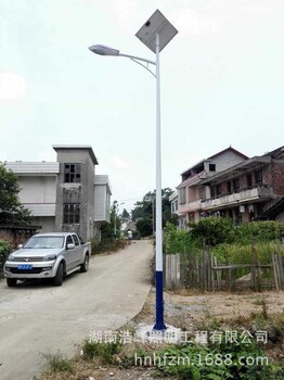 湖南路燈長沙太陽能路燈現(xiàn)貨供應(yīng)6米30瓦太陽能路燈批發(fā)價格