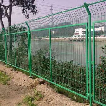 黄山公路护栏网铁路护栏网车间隔离网球场围栏网安路丝网制品有限公司