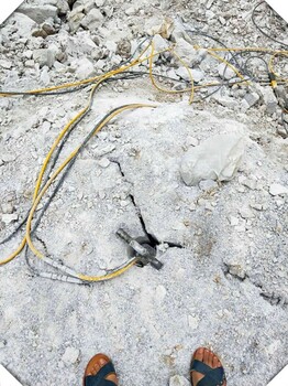 跨越218國道架梁液壓巖石劈裂分裂脹裂機