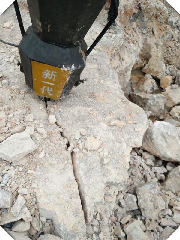 成都电杆基础埋挖用哪种劈裂机破石设备