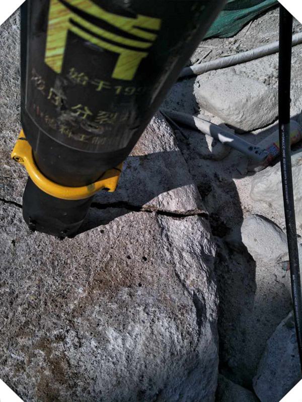 赤峰青石挖机不动用哪种劈裂机破石设备