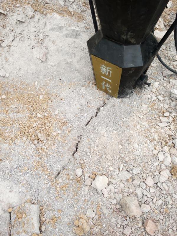 陇南挖地基用型液压劈裂棒和岩石液压劈石机哪个产量高