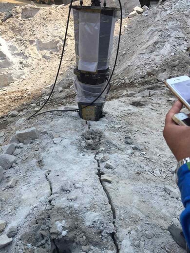 泸州巷道洞采掘开裂岩石静态胀石机