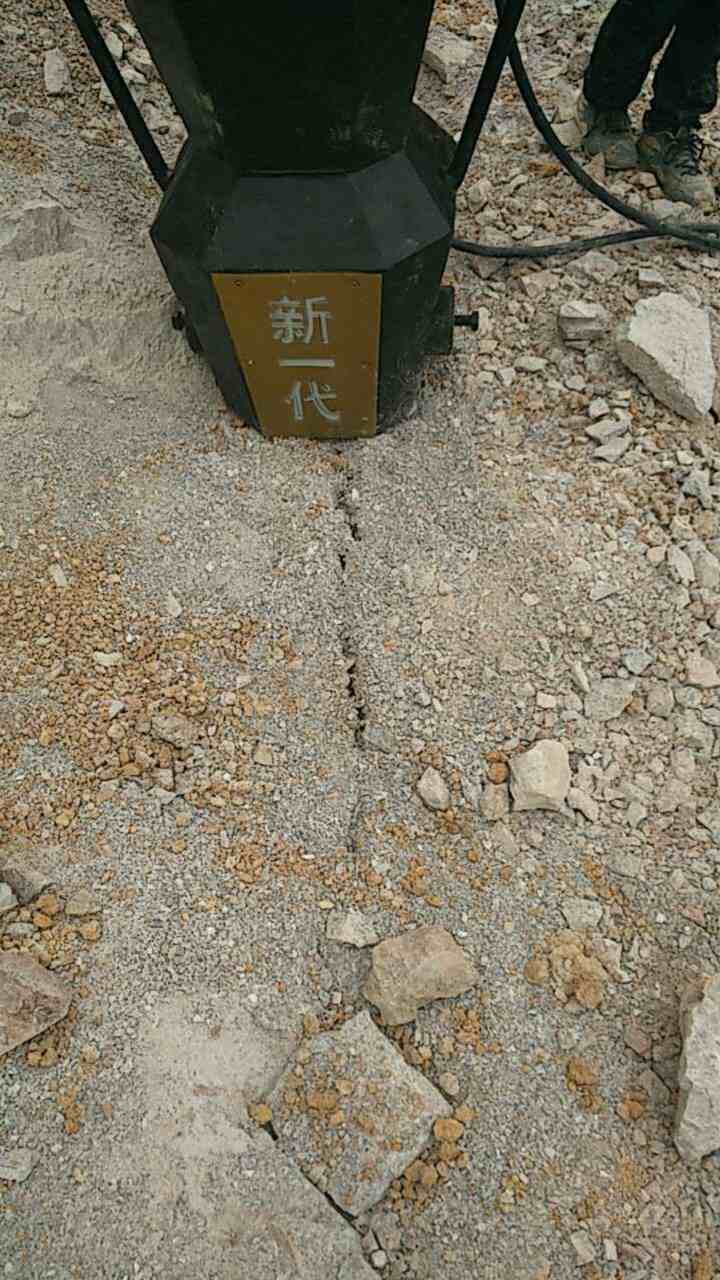 岳阳地基开挖碰到硬石头怎么办电动劈石机