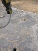 广安土石方工程基础静爆裂石头挖机带动劈裂机一天挖几吨