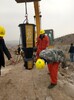 桐城礦山開采靜態環保開采設備挖機帶動劈裂機現場指導