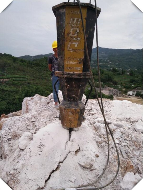 随州露天矿山开采用液压劈石机