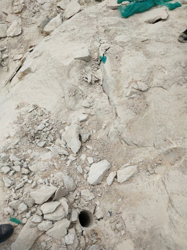 元宝山区土石方开挖遇到硬石头液压破石机