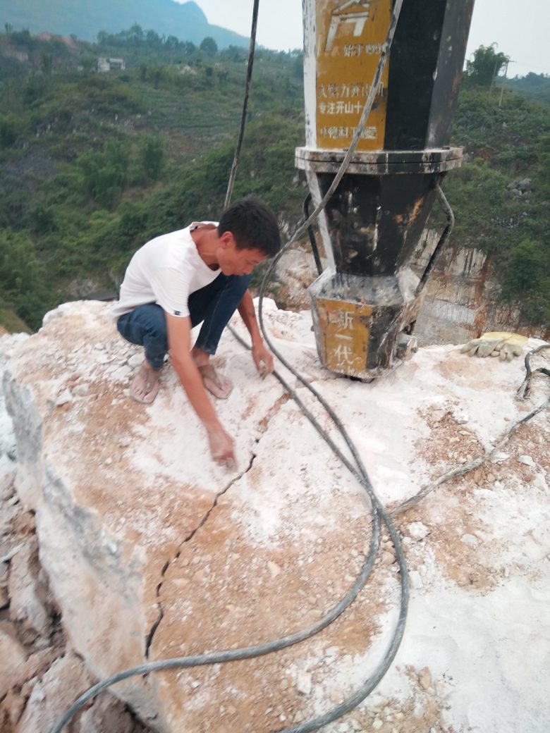 海城区炮锤打不动怎么清除花岗岩霹雳机劈不开不满意能退