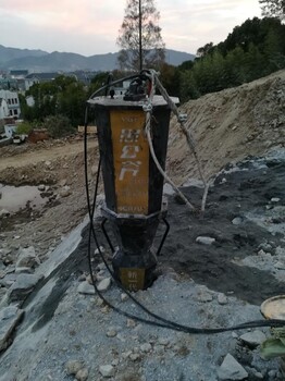 克拉瑪依:城市建設(shè)挖地基城市蓋房靜態(tài)礦山破石機(jī)