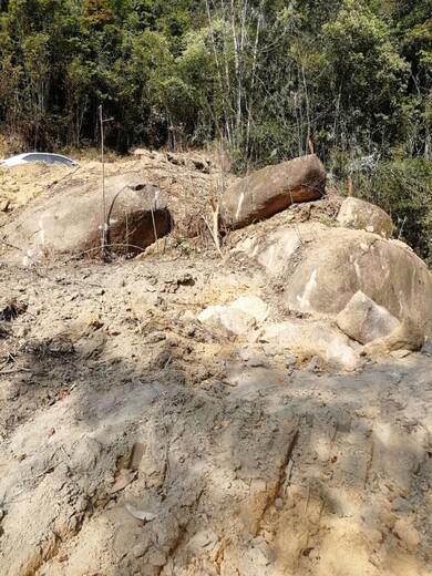 邵阳修路砂岩破除劈石器使用场地