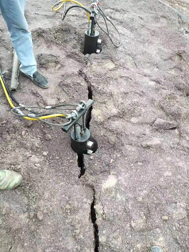 无爆破石灰石开采压电动泵岩石劈裂棒机载式岩石劈裂棒