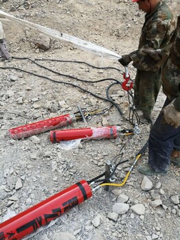 修高速路破硬石破石无声破裂机柴油型液压劈裂机