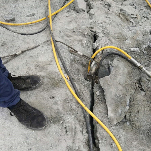 亳州岩石劈裂棒石方岩石破碎工程劈裂机事故隐患