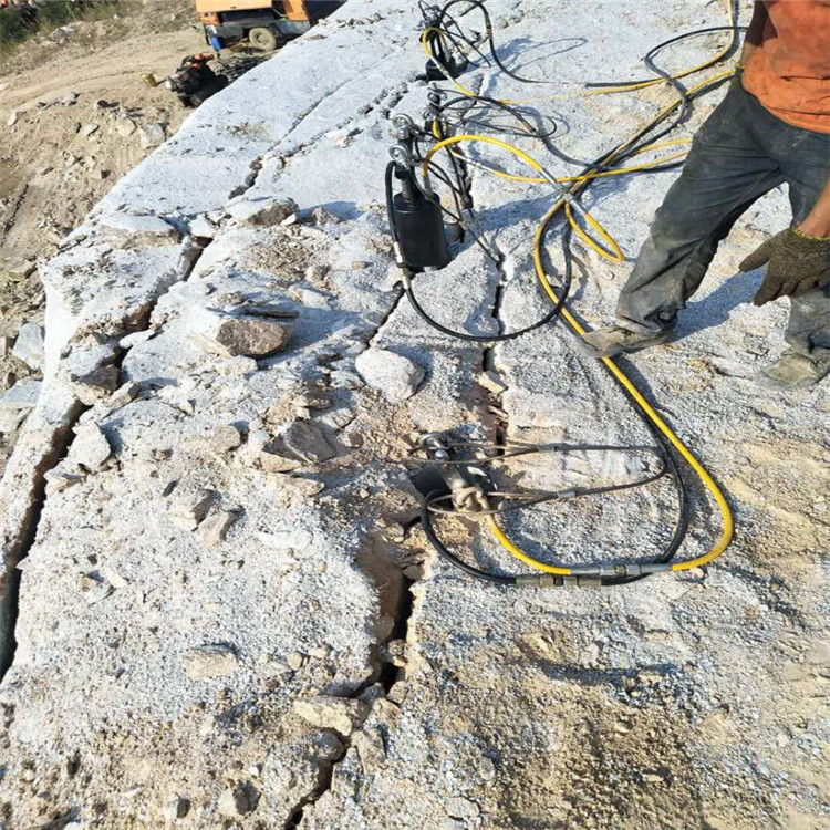 大型岩石劈裂机玉石矿开采液压岩石劈裂棒