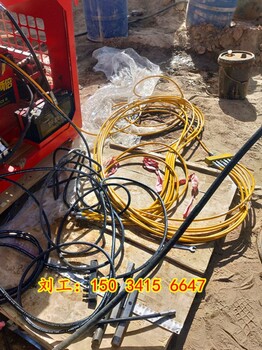 綿廣高速公路使用機載式劈裂機施工現(xiàn)場