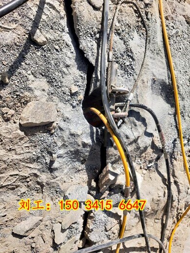 川南城际铁路梁使用液压岩石劈裂棒施工现场