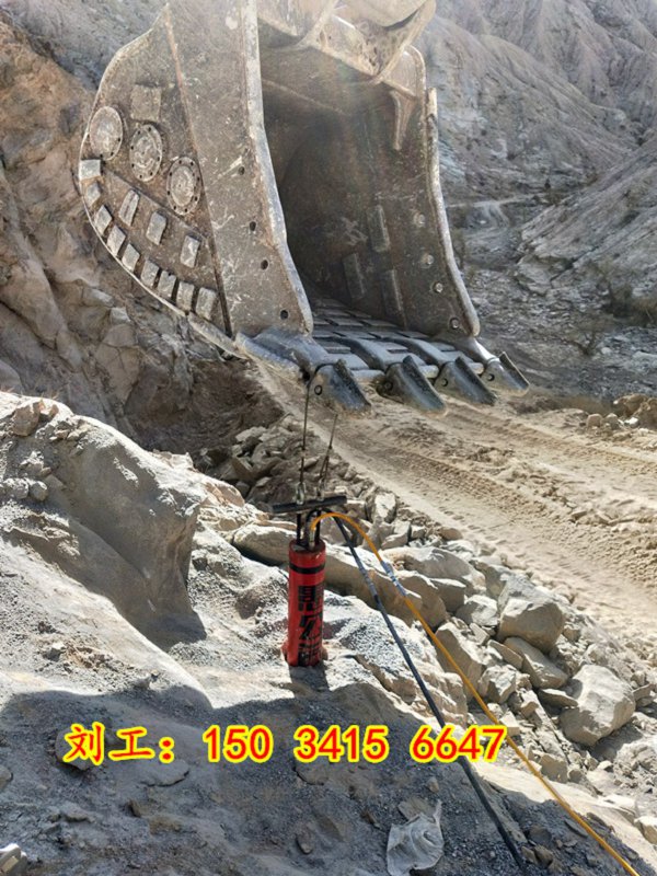 陕西安毛高速公路桥隧使用液压岩石劈裂棒施工现场