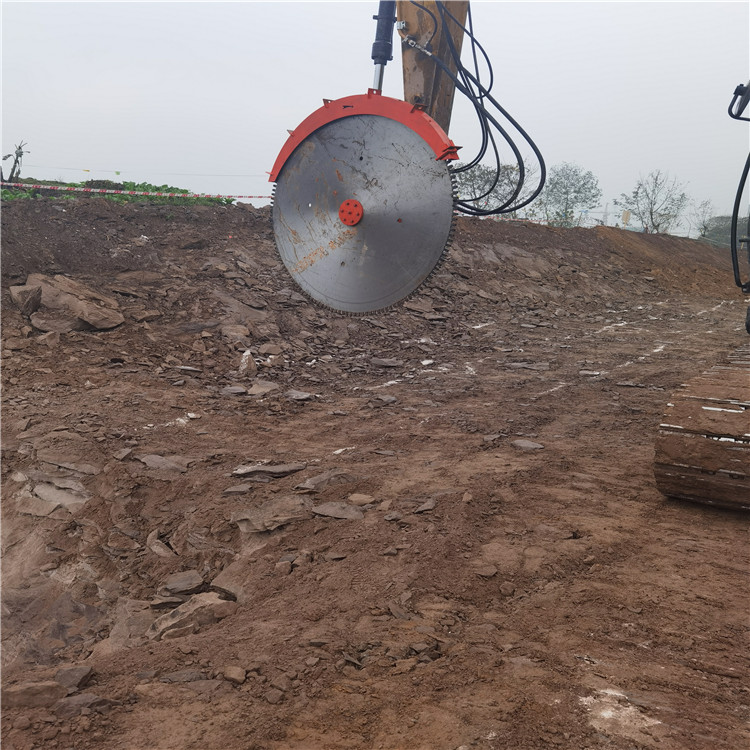 扬州挖掘机回传伸缩圆盘混凝土切割锯大型圆盘锯的操作视频