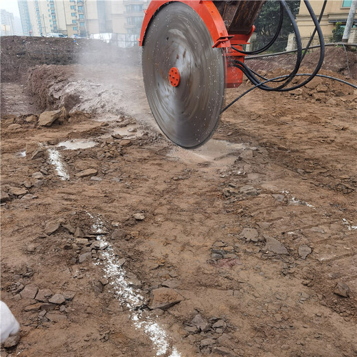 海东挖机改岩石锯螺旋钻机挖岩石桩用什么设备