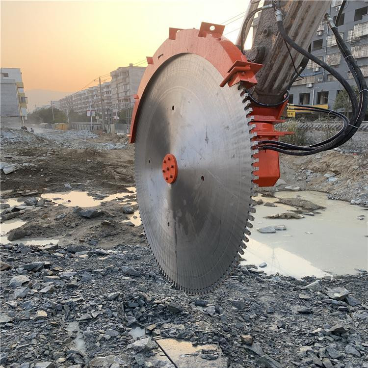 武威市全新液压锯 挖掘机驱动岩石锯施工现场