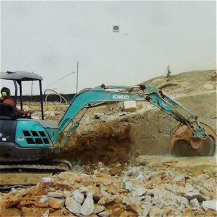 鄂尔多斯市二手花岗石切割开山锯 挖掘机驱动岩石锯可看使用工地