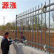 青岛市锌钢铁艺护栏价格多少钱一米？工厂围墙围挡现货图片