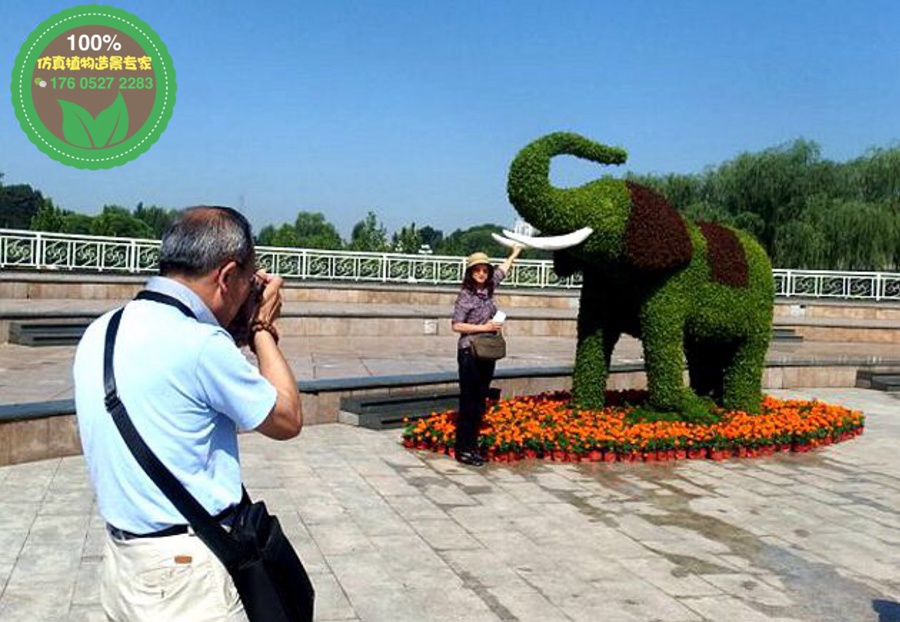 来图定制：乌兰浩特园林植物绿雕价格怎么样