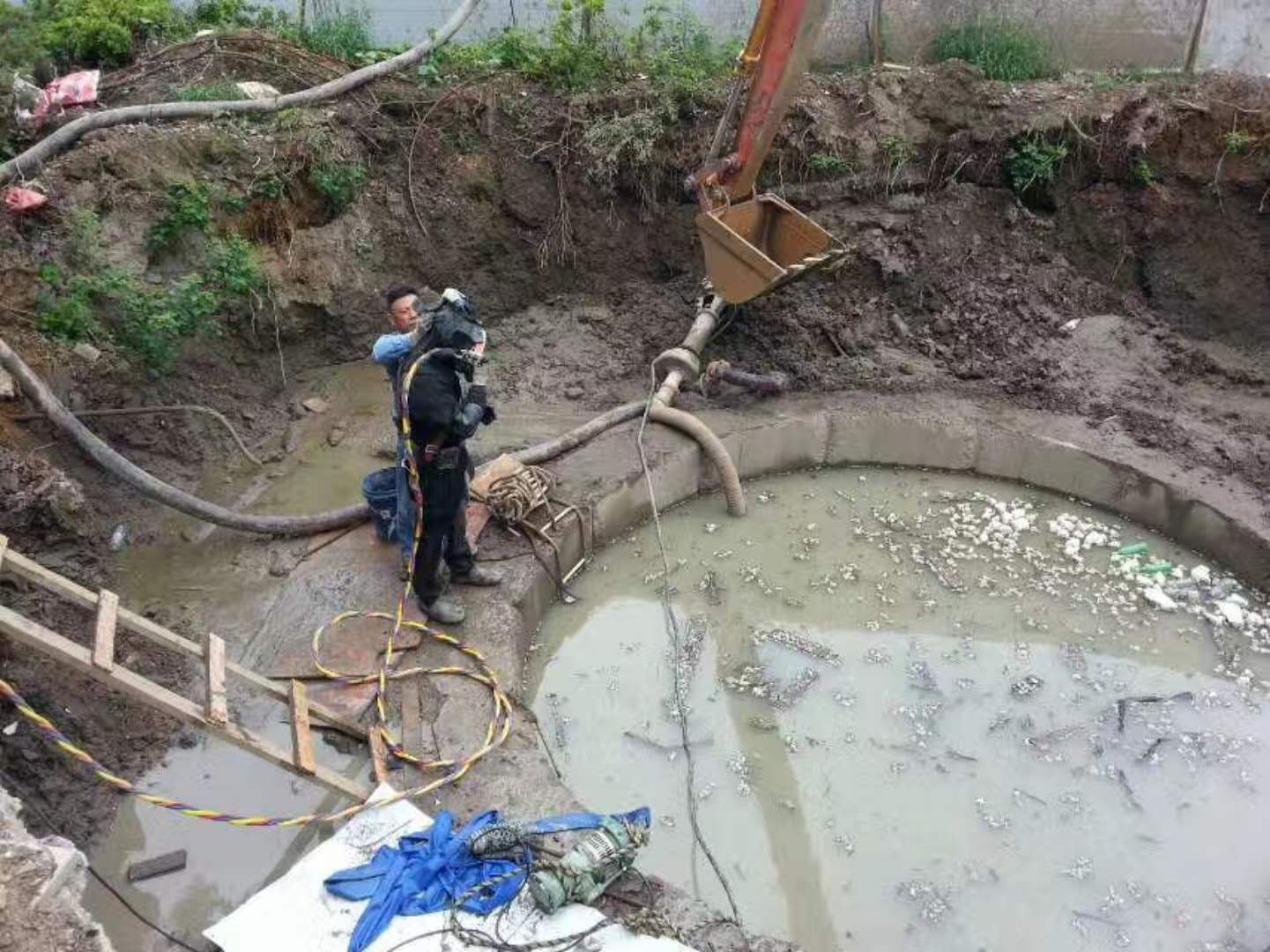 （新闻）济南市政管道水下封堵本地的