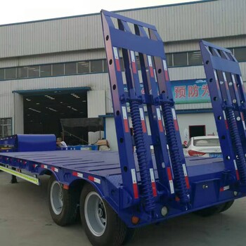 生產(chǎn)挖掘機(jī)運(yùn)輸車的廠家全國(guó)包牌終生質(zhì)保