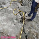 甘肅白銀施工遇到硬石頭打不動用劈裂棒劈裂機