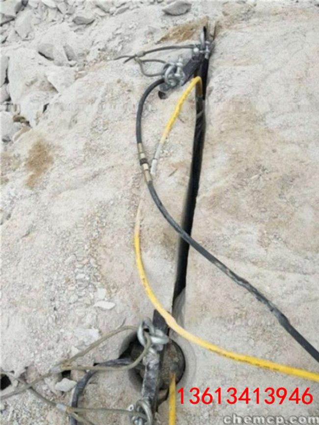 液压岩石机开采石头成本广元本地报道施工案例