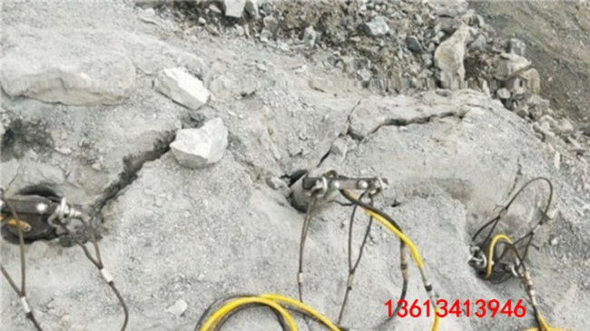 鹤壁矿山上用什么设备可以破开石头