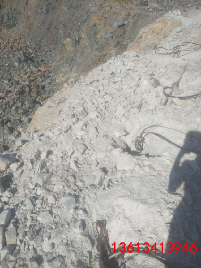 贺州硬石头静态拆除设备矿用岩石机劈裂棒