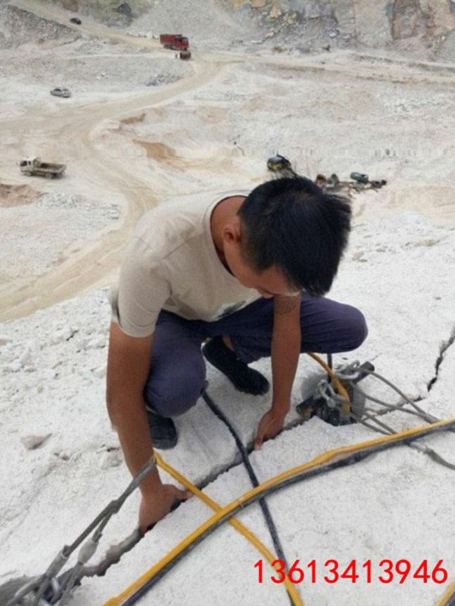 蚌埠道路扩建岩石劈裂机